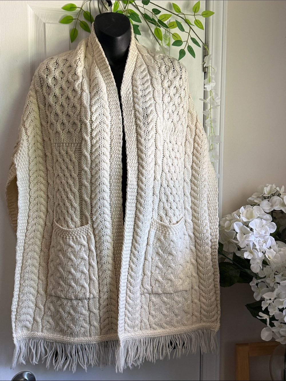Aran Crafts 200% Wool Cream Cozy Cable Knit Sweater Scarf Wrap Poncho